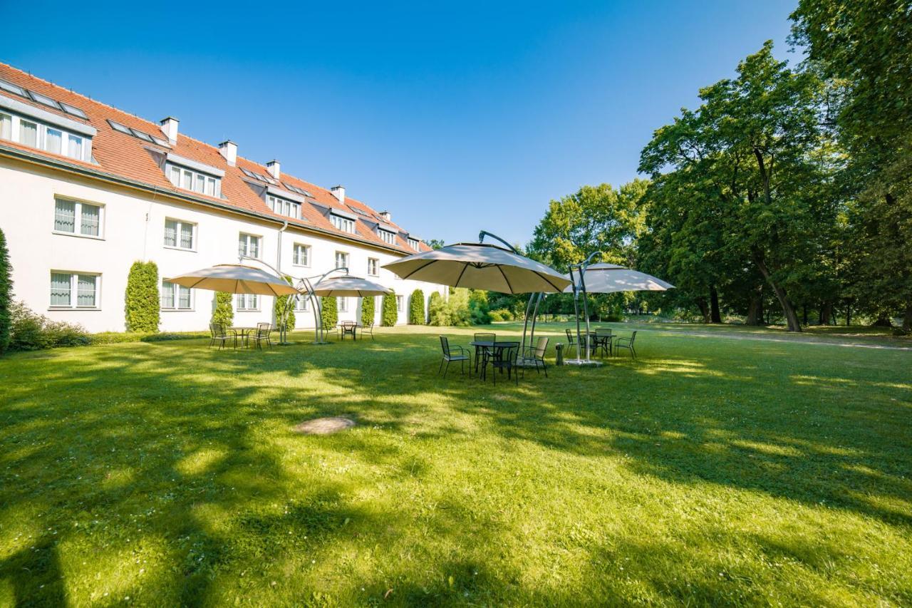 Palac Pod Kampinosem - Blisko Warszawy Leszno (Masovia) Exterior photo
